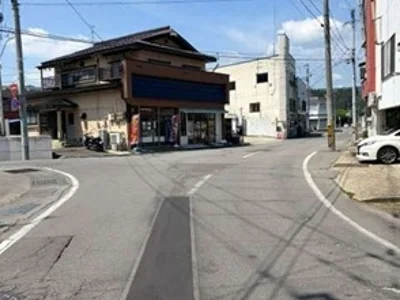 exterior (including front road)