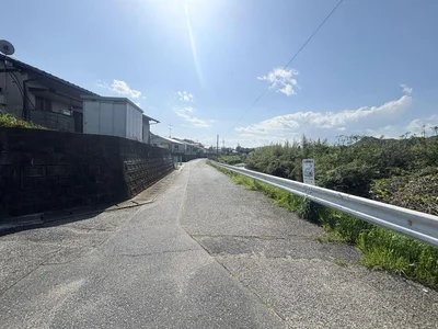exterior (including front road)
