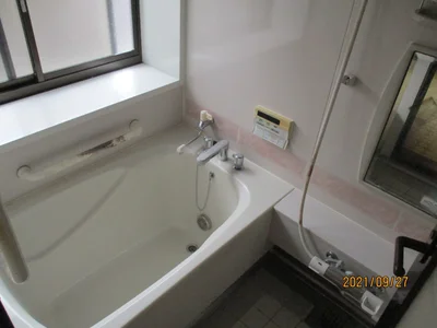 bathroom bathroom