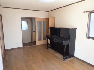 western-style room(s)