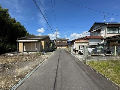 exterior (including front road)
