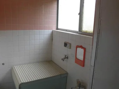 bathroom bathroom