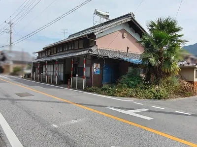 exterior (including front road)
