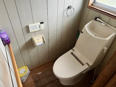 toilet toilet