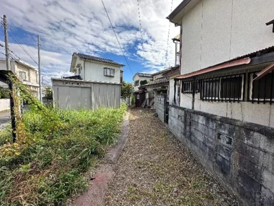 exterior (including front road)