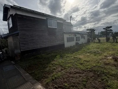 exterior (including front road)