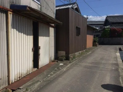 exterior (including front road)