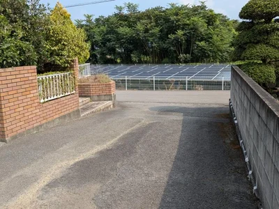 exterior (including front road)