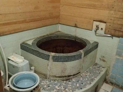 bathroom bathroom