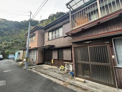 exterior (including front road)