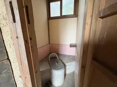 toilet