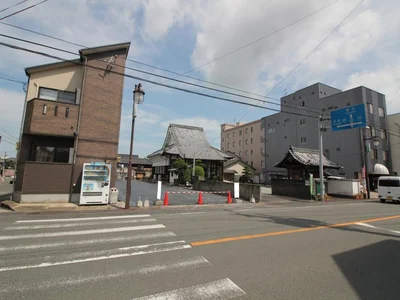 exterior (including front road)