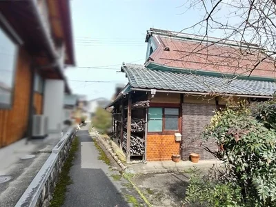 exterior (including front road) exterior (including front road)