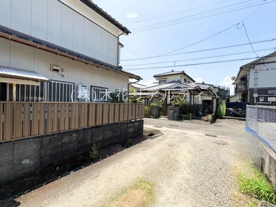 exterior (including front road)