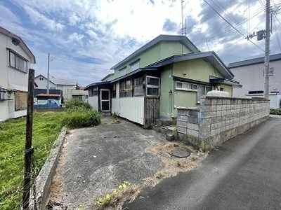 exterior (including front road)