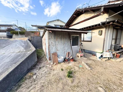 exterior (including front road)