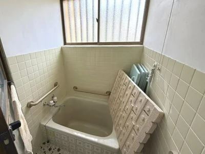 bathroom bathroom