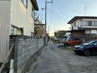 exterior (including front road)