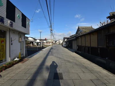 exterior (including front road)