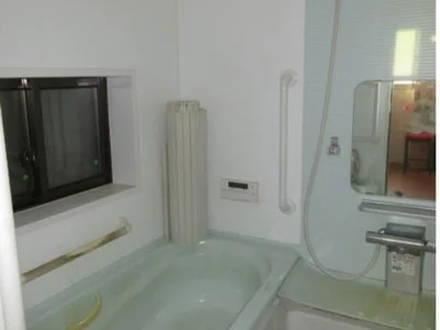 bathroom bathroom