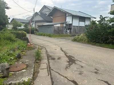 exterior (including front road)