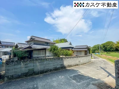 exterior (including front road)
