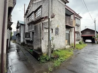 exterior (including front road) exterior (including front road)