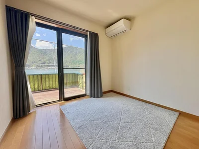 western-style room(s)