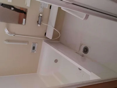 bathroom bathroom