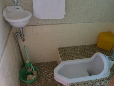 toilet toilet