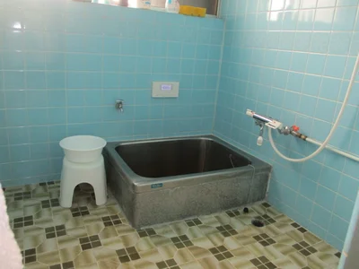 bathroom bathroom