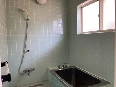 bathroom bathroom