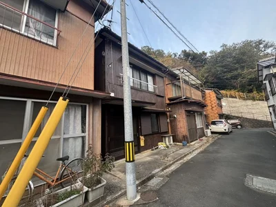 exterior (including front road)