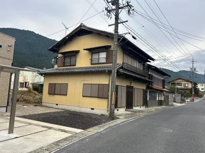 exterior (including front road)