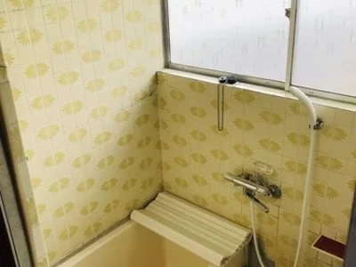 bathroom bathroom