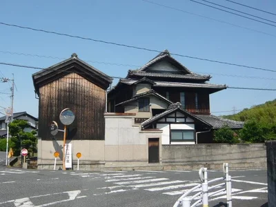 exterior (including front road)