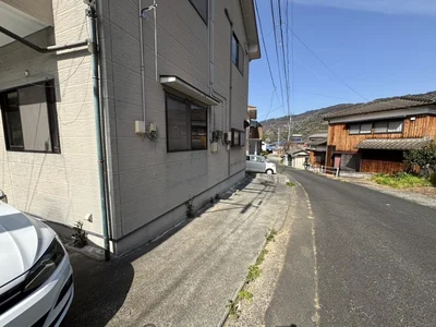 exterior (including front road)