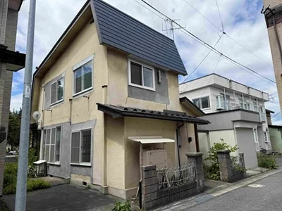 exterior (including front road)