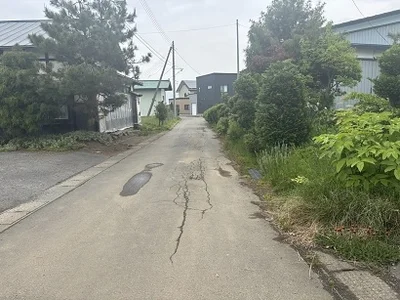 exterior (including front road)