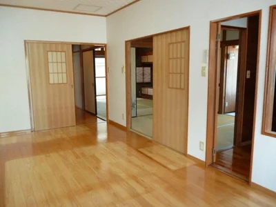 western-style room(s)