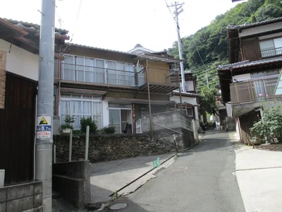 exterior (including front road)