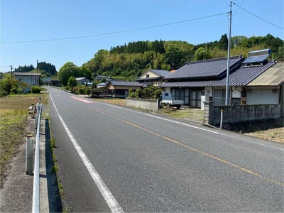 exterior (including front road)